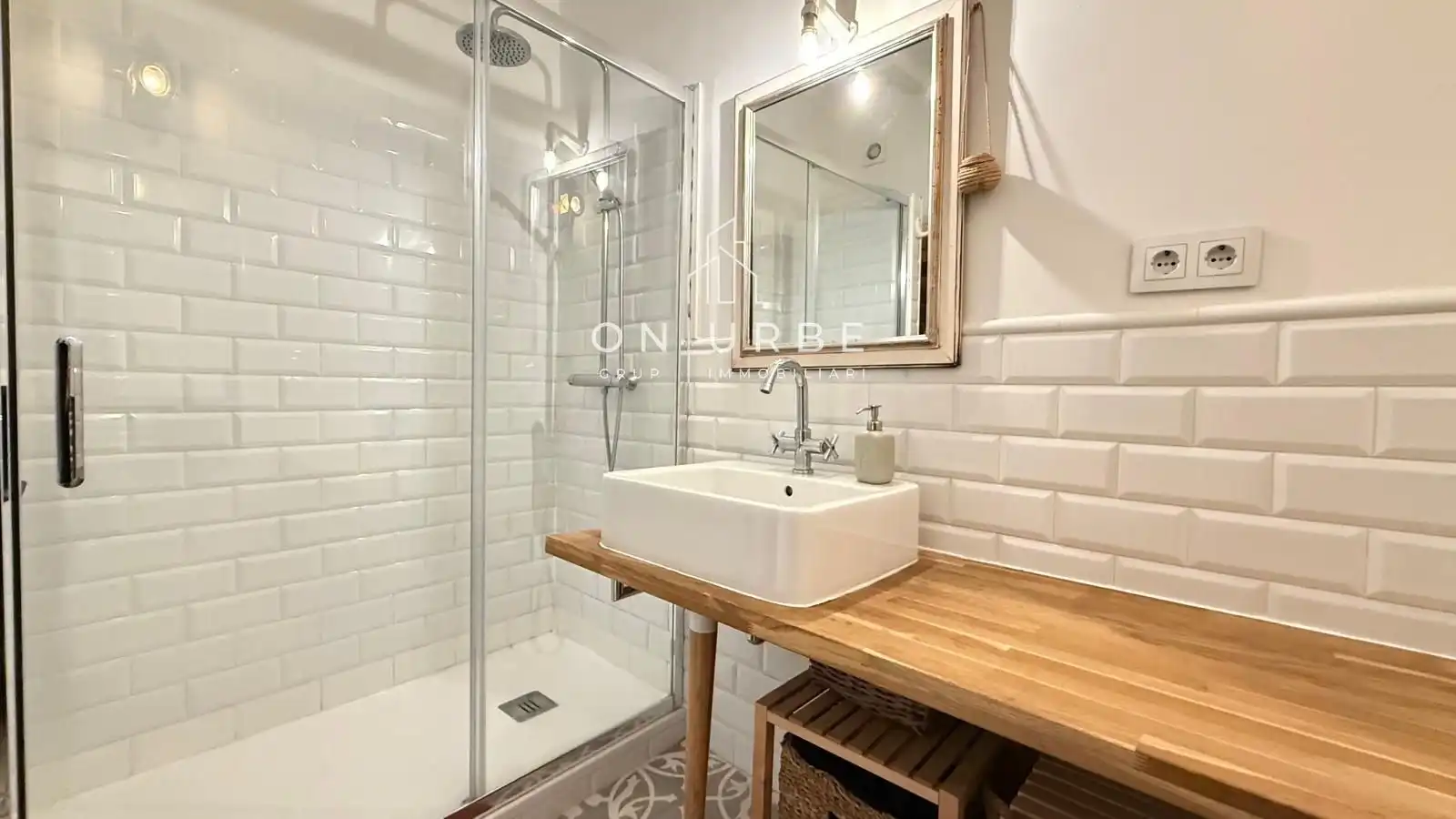 Bathroom of Flat for sale in Barcelona  with Air Conditioner, Terrace and Balcony