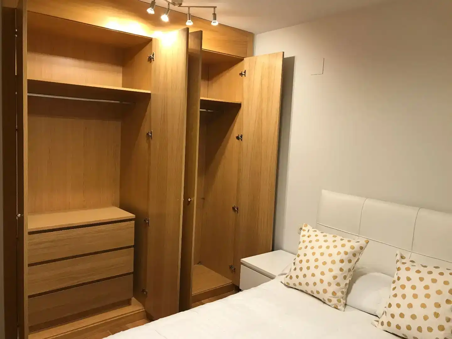 Dormitori de Pis en venda en El Tiemblo  amb Aire condicionat, Parquet i Moblat
