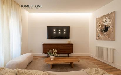 Living room of Flat for sale in  Madrid Capital  with Air Conditioner, Heating and Terrace