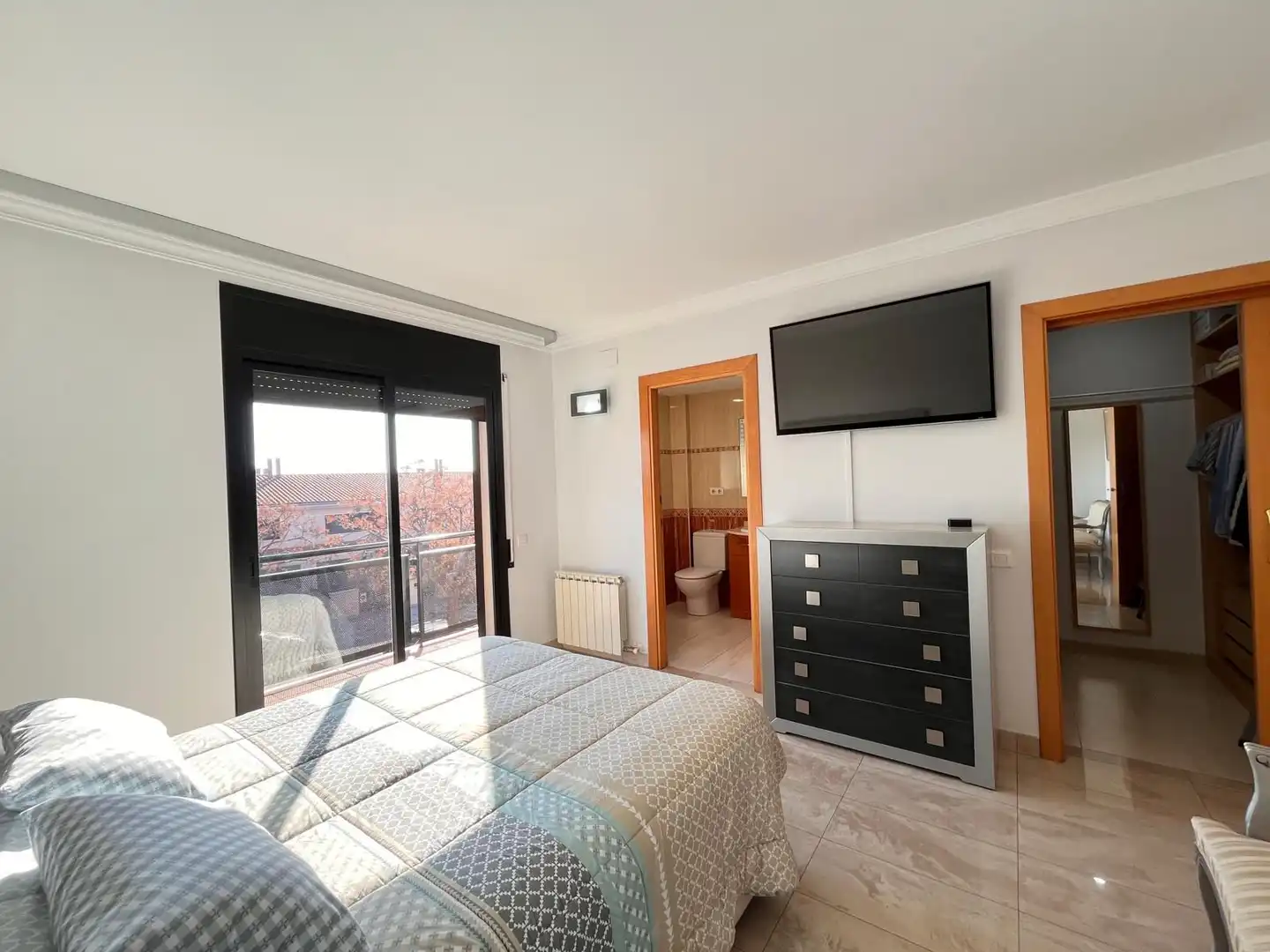 Habitación de Casa adosada en venta en Vilanova i la Geltrú con Calefacción, Jardín privado y Terraza