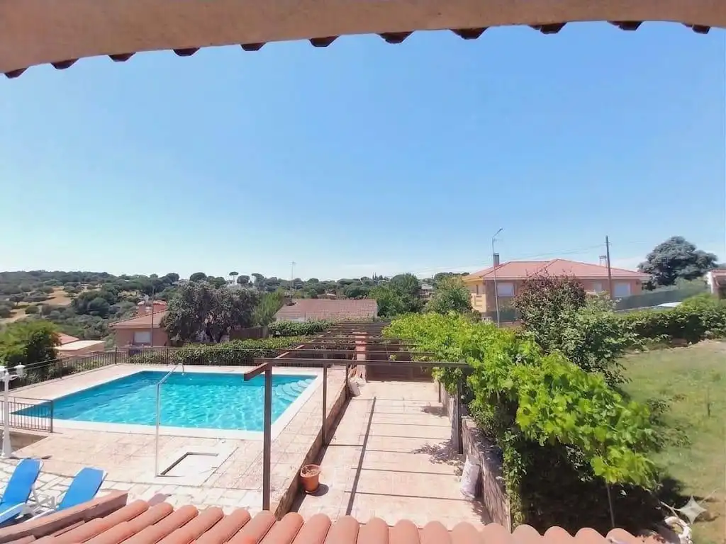Piscina de Casa o chalet en venta en Villa del Prado con Aire acondicionado, Calefacción y Jardín privado