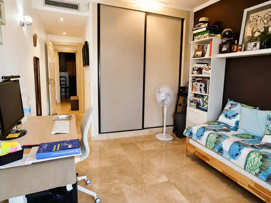 Habitación de Piso en venta en Estepona con Aire acondicionado, Piscina y Balcón