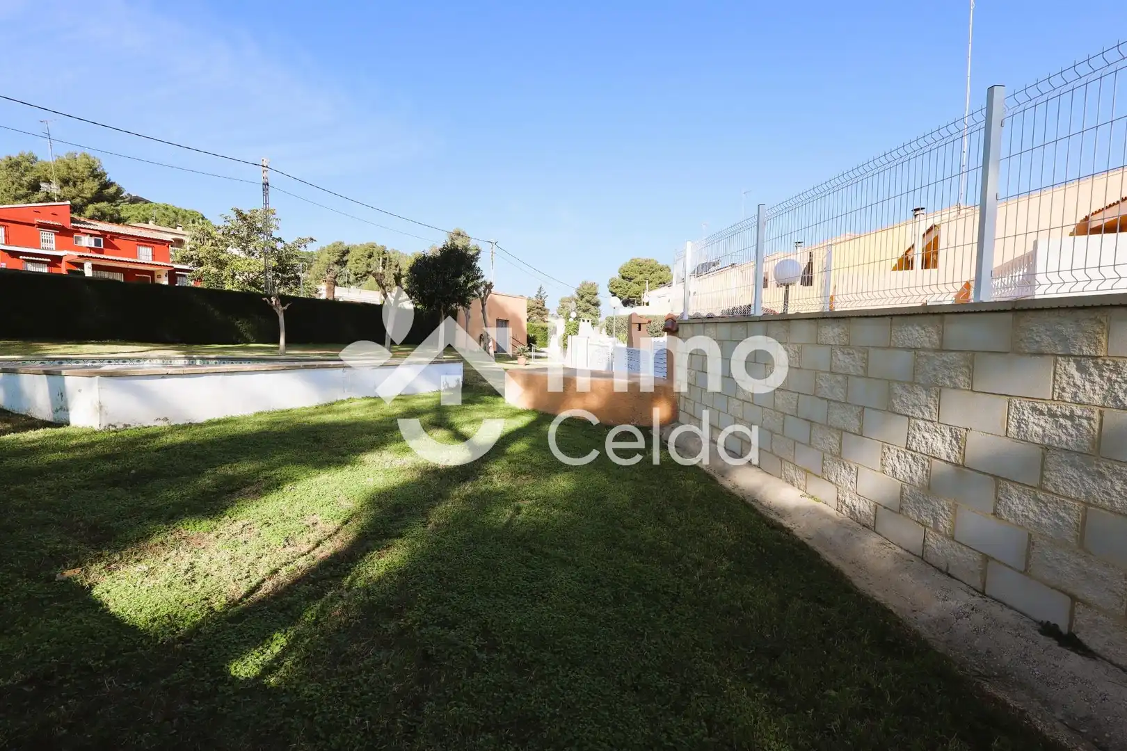 Casa adosada en venta en Chiva con Aire acondicionado, Calefacción y Jardín privado