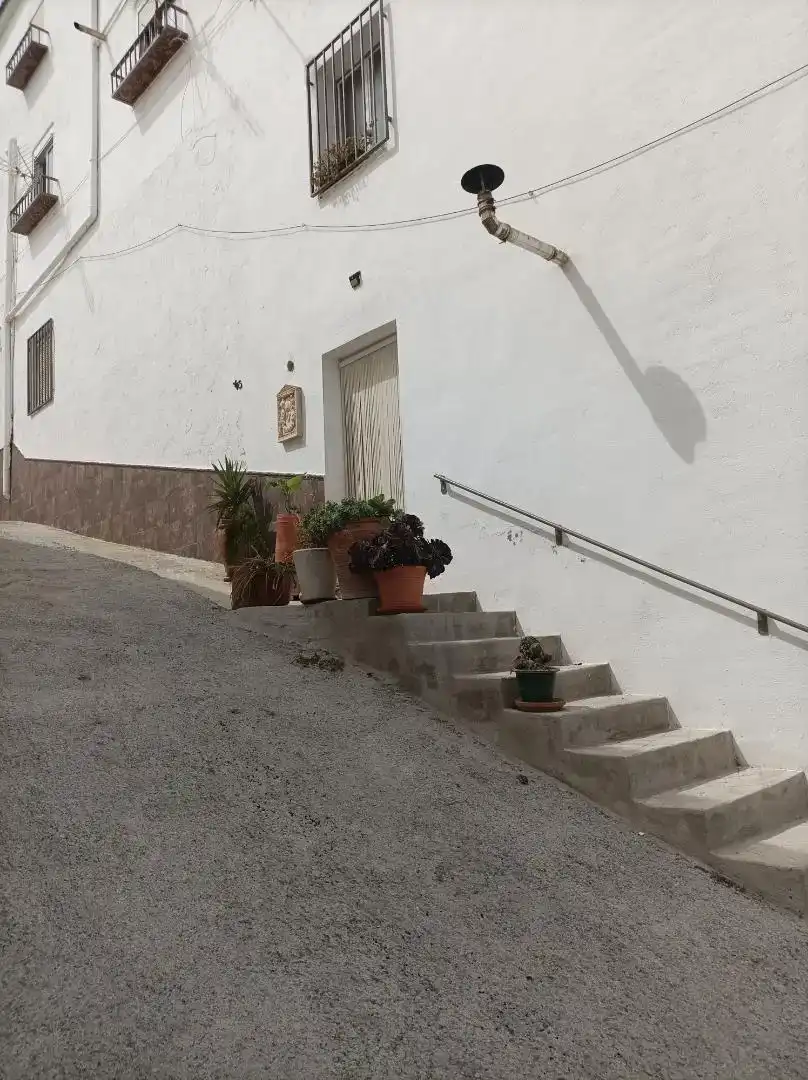 Vista exterior de Casa adosada en venda en Noalejo amb Aire condicionat, Jardí privat i Traster