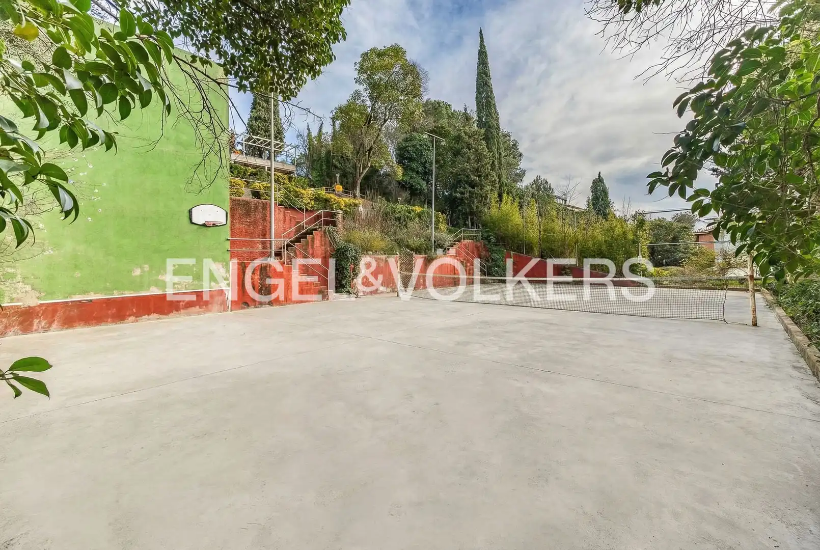 Vista exterior de Finca rústica en venda en Palau-solità i Plegamans amb Aire condicionat, Calefacció i Jardí privat
