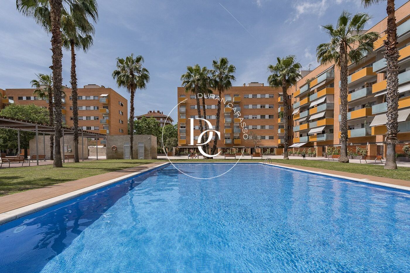 Exterior view of Flat for sale in  Barcelona Capital  with Air Conditioner, Heating and Private garden