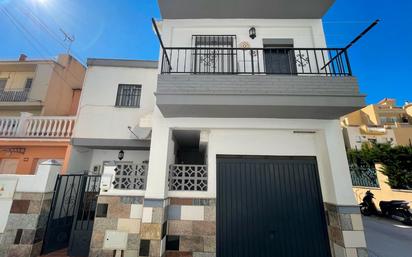 Vista exterior de Casa o xalet en venda en Vélez-Málaga amb Moblat