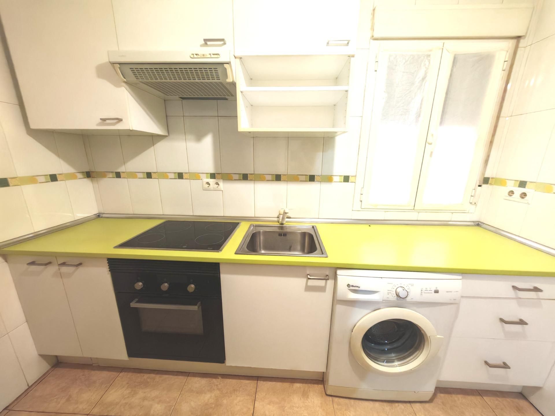 Kitchen of Flat for sale in Cedillo del Condado  with Heating