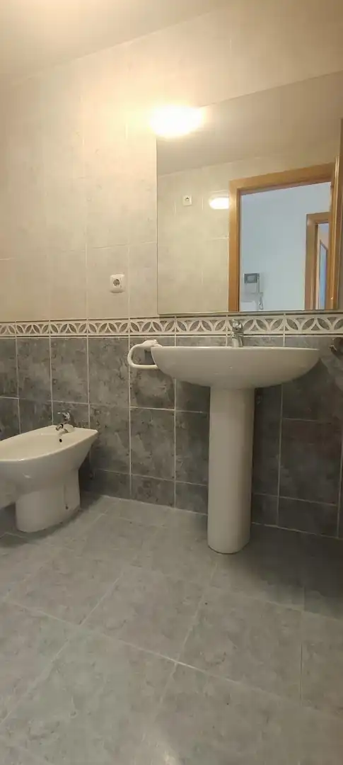 Badezimmer von Wohnung zur Miete in Paiporta mit Balkon
