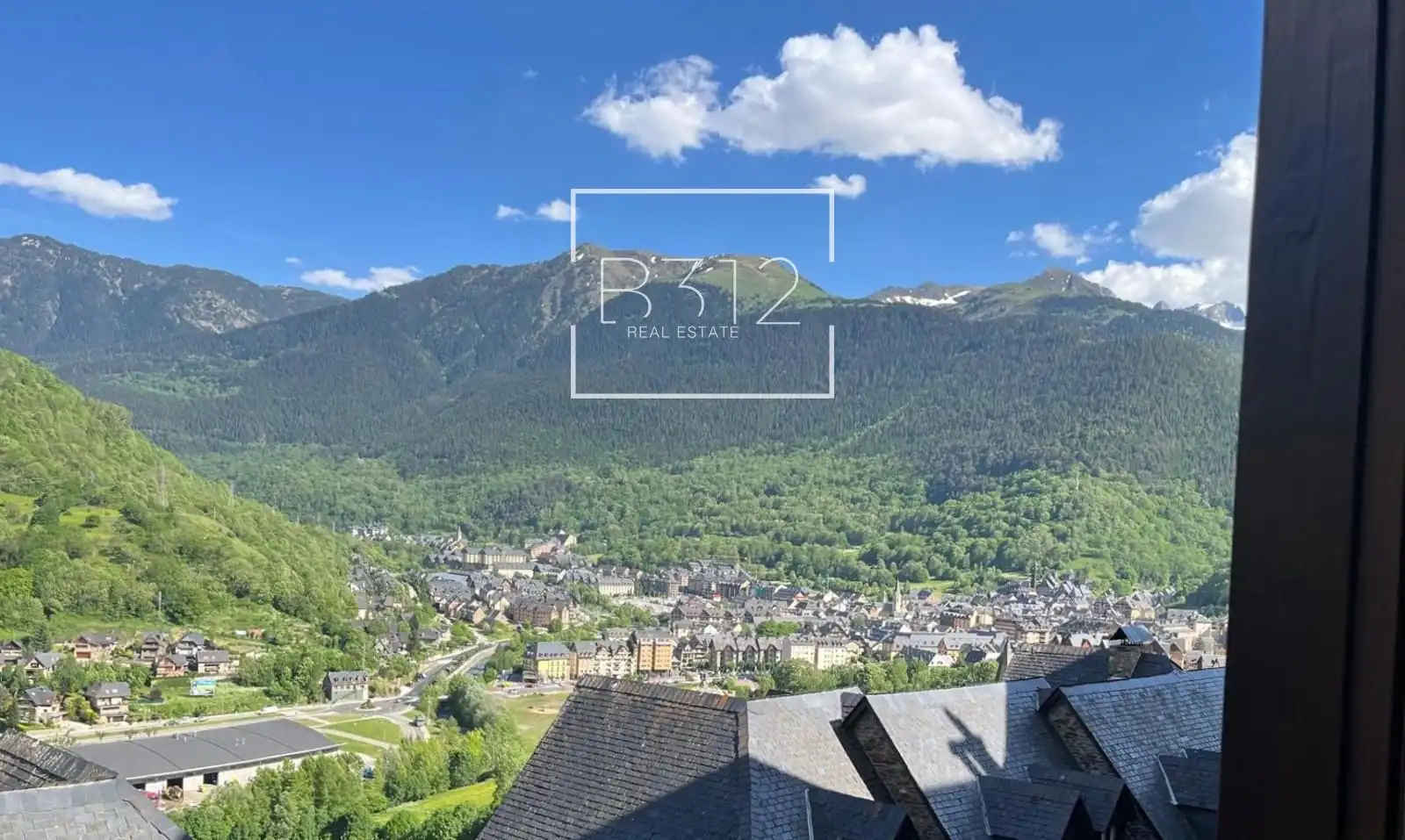 Vista exterior de Piso en venta en Vielha e Mijaran con Calefacción, Parquet y Amueblado