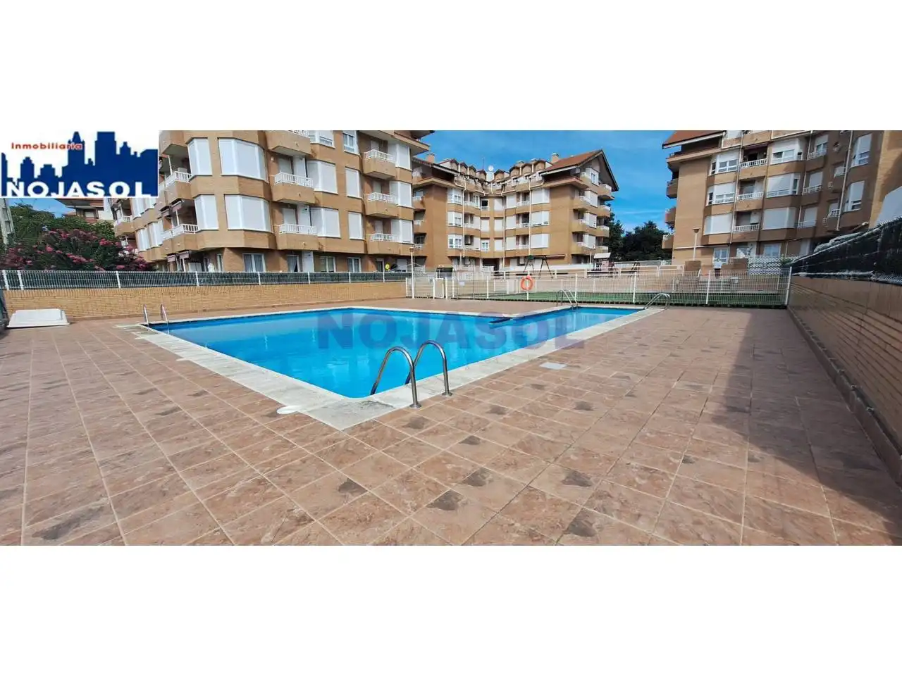 Piscina de Pis de lloguer en Noja amb Calefacció, Jardí privat i Terrassa