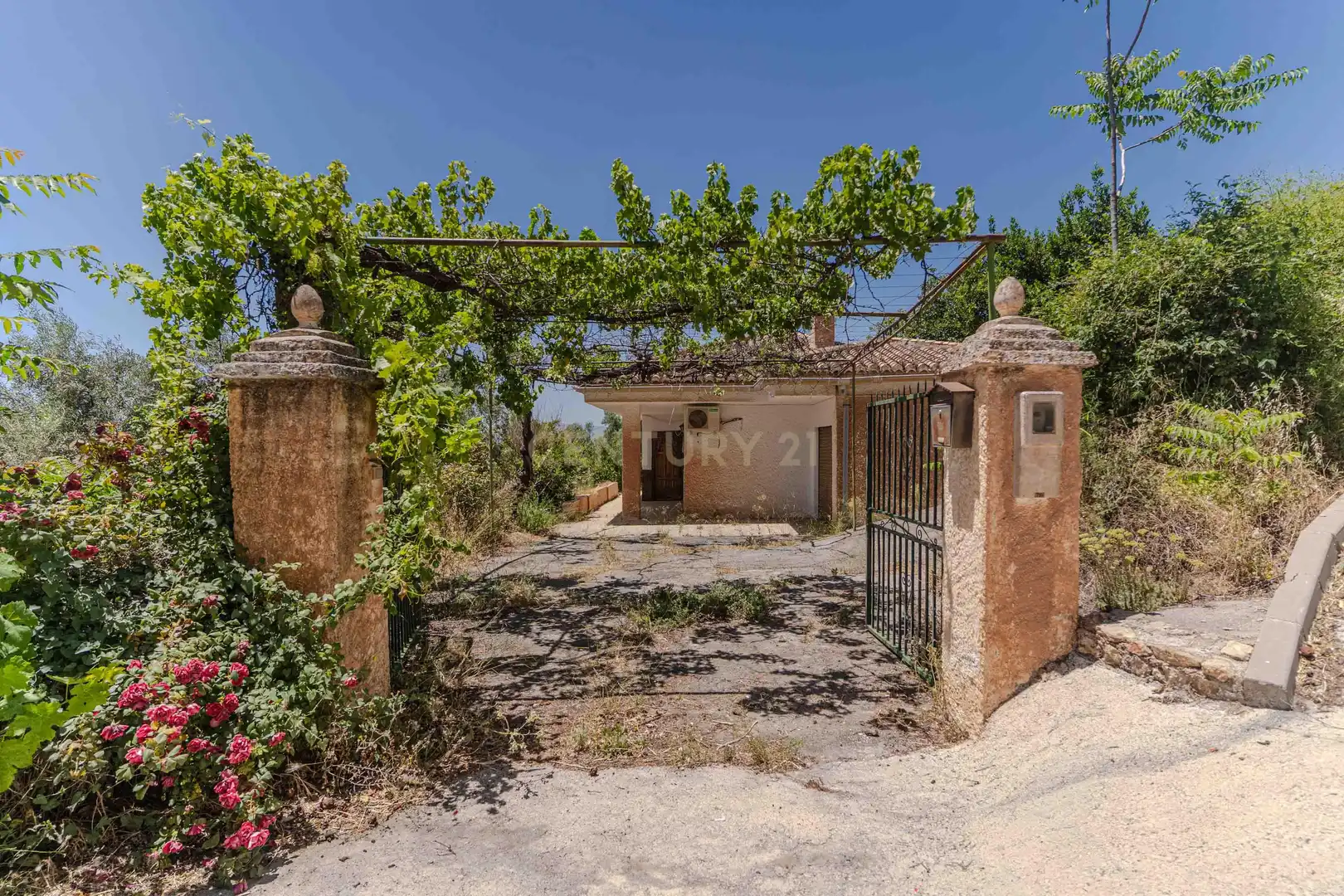 Finca rústica en venta en Carataunas con Jardín privado, Trastero y Piscina