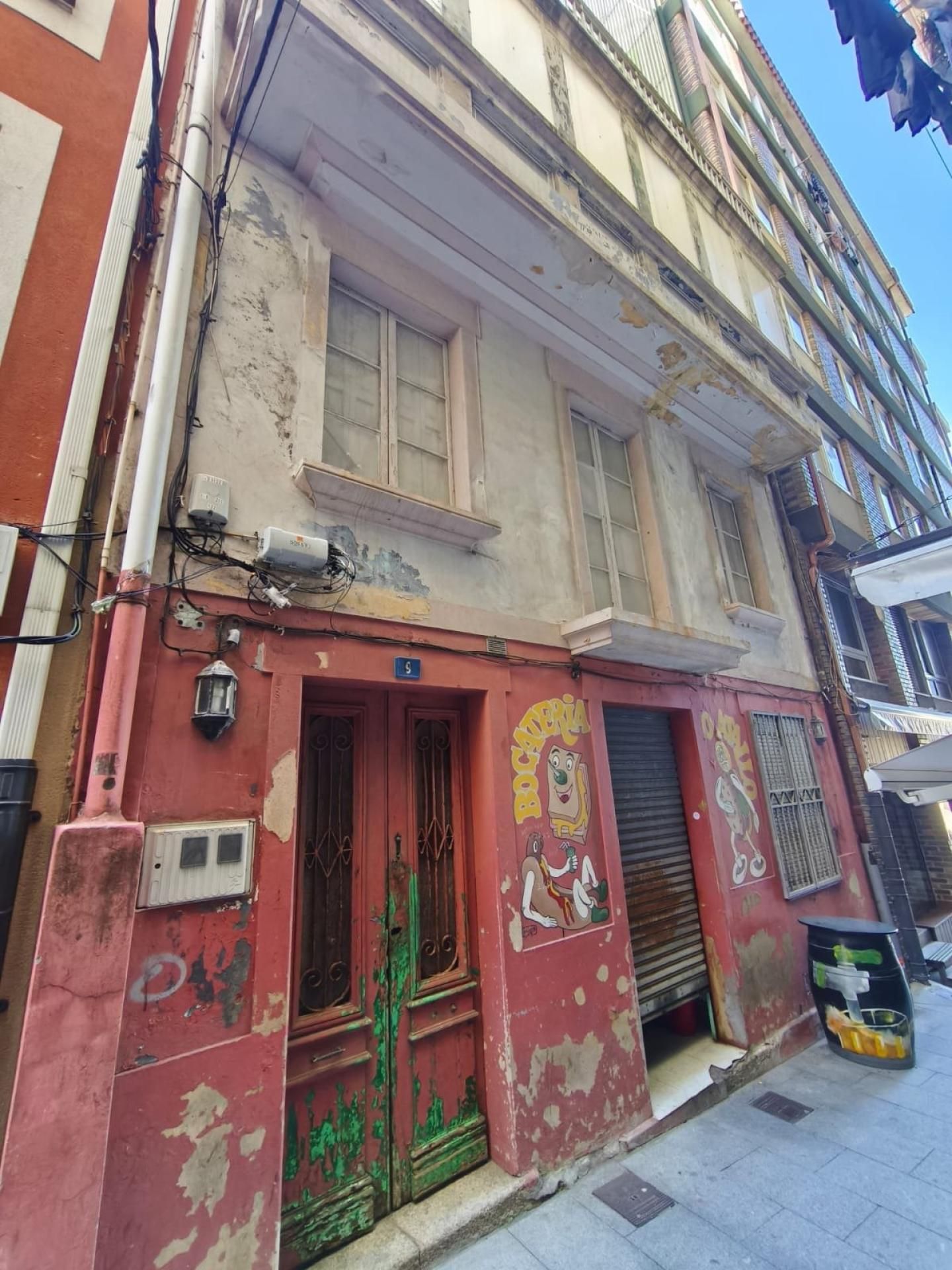 Vista exterior de Casa adosada en venda en Ribeira amb Balcó