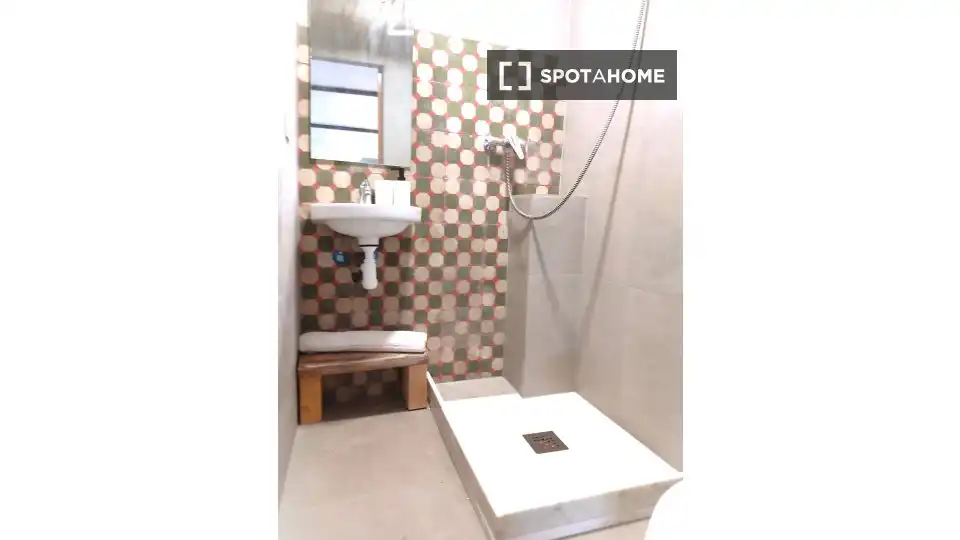 Baño de Piso de alquiler en Valencia con Aire acondicionado, Calefacción y Amueblado