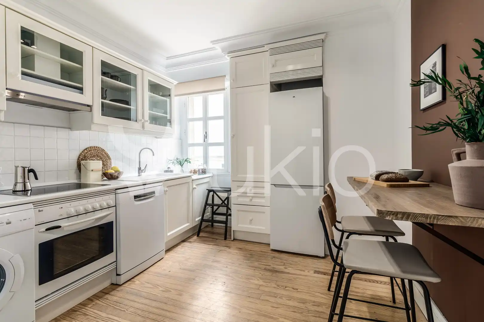 Cuina de Apartament de lloguer en Madrid amb Aire condicionat, Calefacció i Moblat