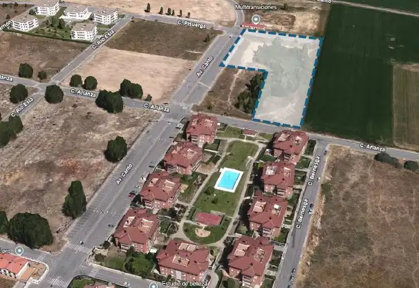 Residential land for sale in Avenida Canto 4