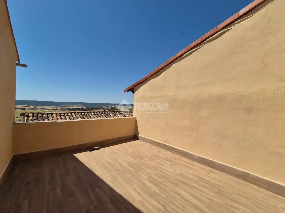 Terrasse von Einfamilien-Reihenhaus zum Verkauf in Cendejas de la Torre mit Heizung und Terrasse
