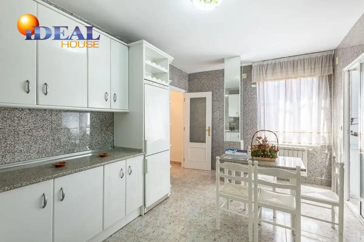 Kitchen of Flat for sale in Los Villares  with Furnished and Balcony