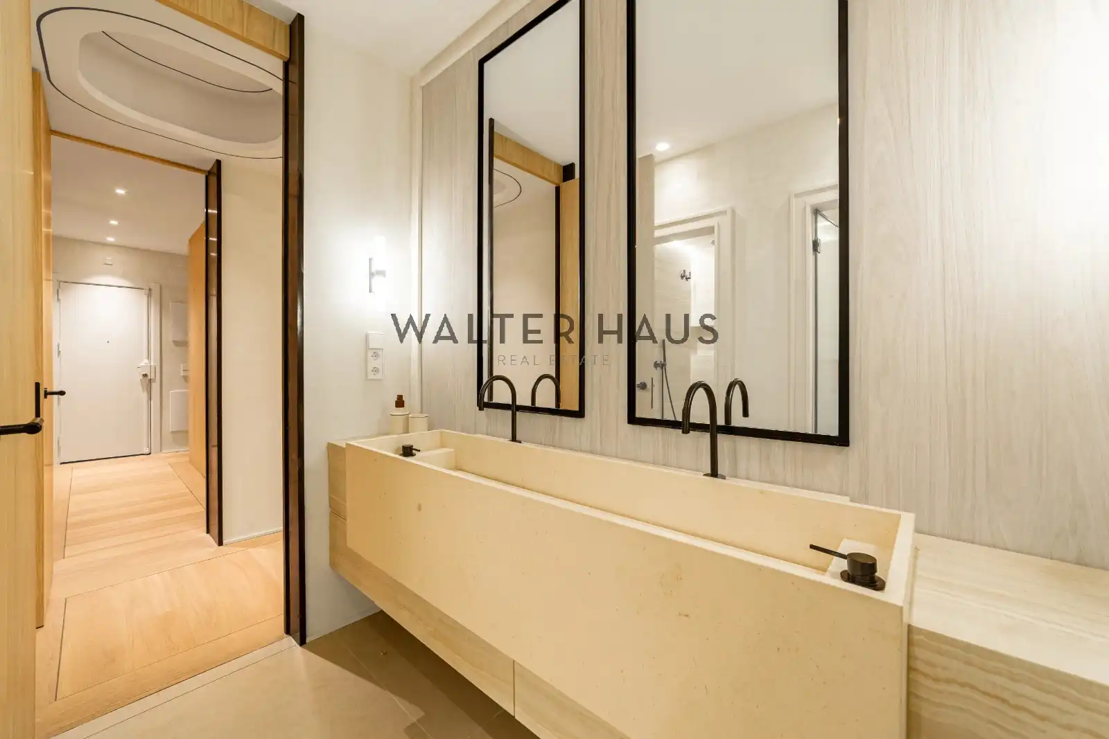 Bathroom of Flat for sale in Madrid  with Air Conditioner, Heating and Oven