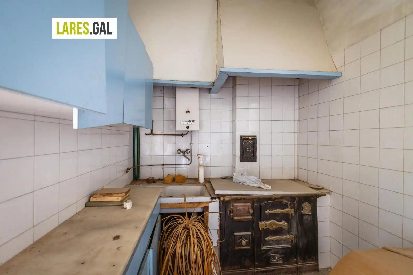 Cuina de Casa o xalet en venda en Cangas  amb Terrassa i Traster