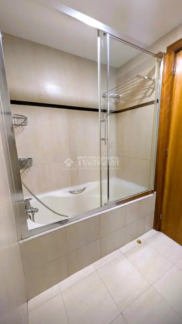 Bany de Pis de lloguer en  Zaragoza Capital amb Aire condicionat, Calefacció i Terrassa