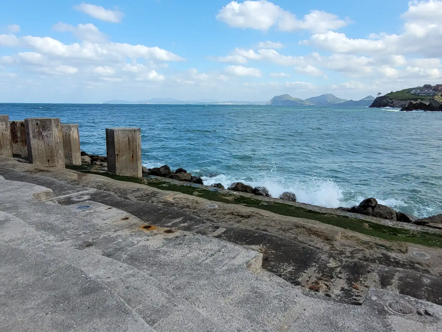 Vista exterior de Casa o chalet de alquiler en Castro-Urdiales con Calefacción, Jardín privado y Parquet