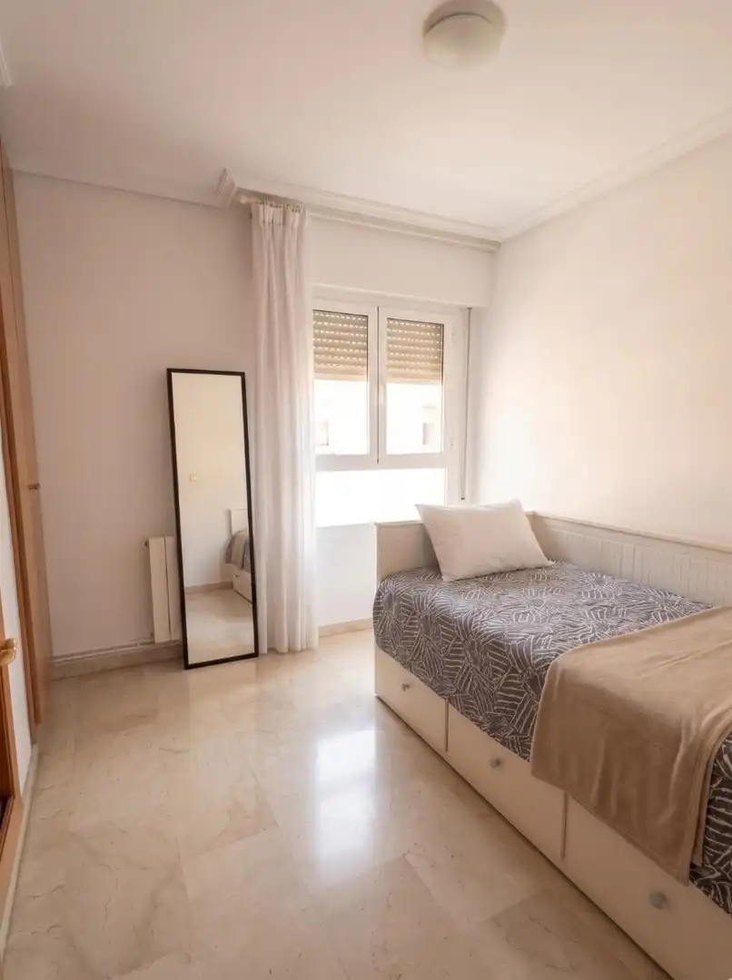 Schlafzimmer von Wohnungen zur Miete in Murcia mit Möbliert, Waschmaschine und Mikrowelle
