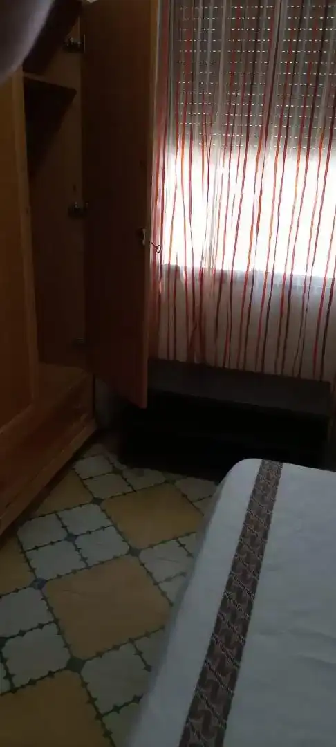 Habitación de Piso para compartir en Dos Hermanas con Aire acondicionado, Amueblado y Horno