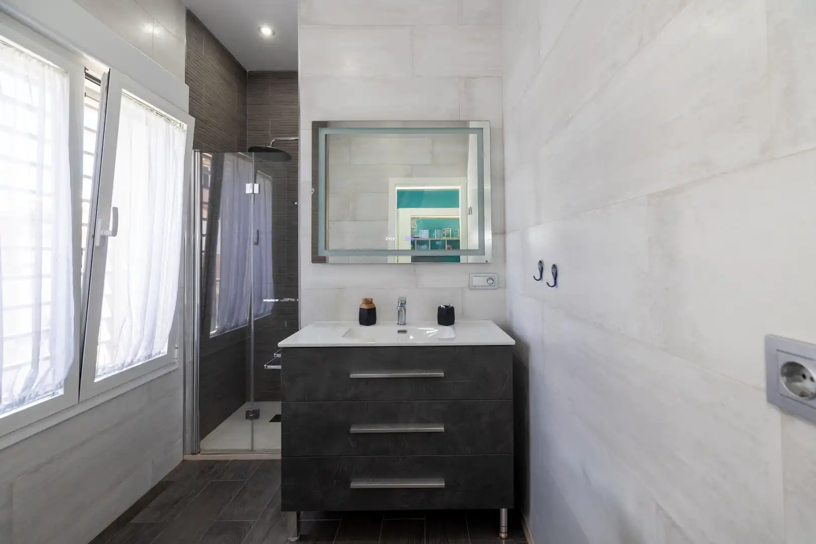 Badezimmer von Einfamilien-Reihenhaus zum Verkauf in Málaga mit Klimaanlage, Heizung und Terrasse