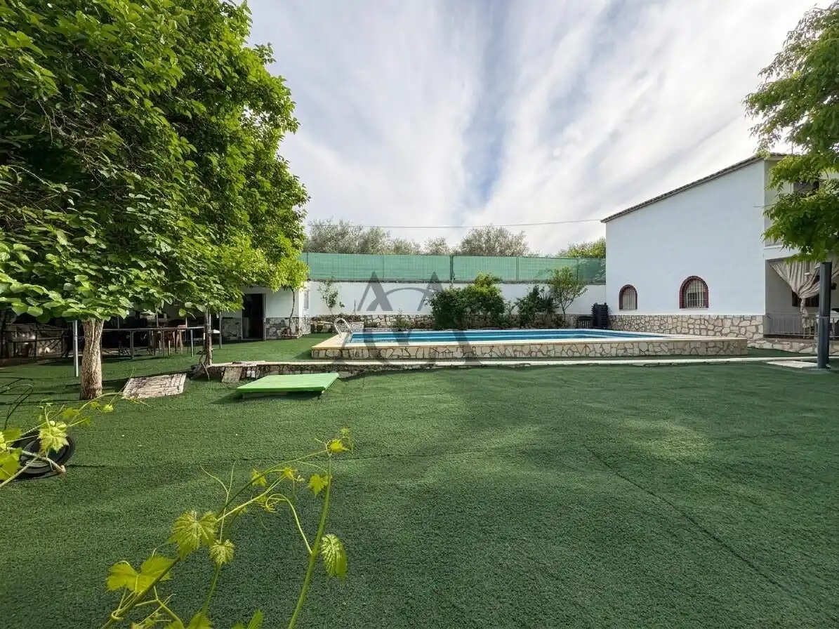Schwimmbecken von Haus oder Chalet zum Verkauf in Lucena mit Privatgarten, Abstellraum und Schwimmbad
