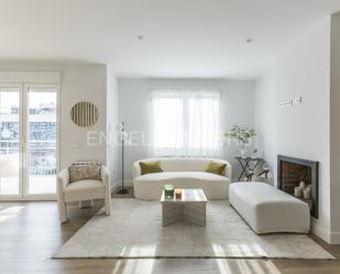 Sala d'estar de Apartament en venda en  Madrid Capital amb Calefacció i Balcó