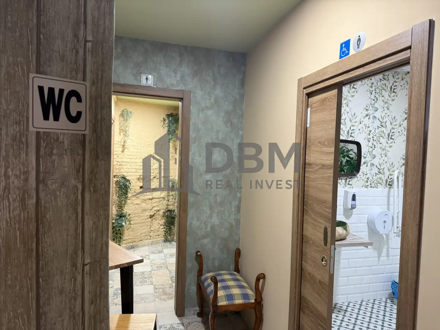 Business premises for transfer in Eixample, imagen 2