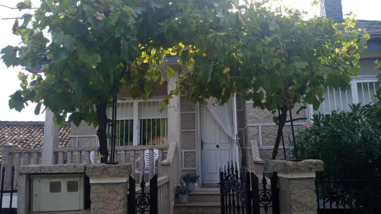 Vista exterior de Casa o chalet en venta en Trasmiras con Jardín privado y Amueblado
