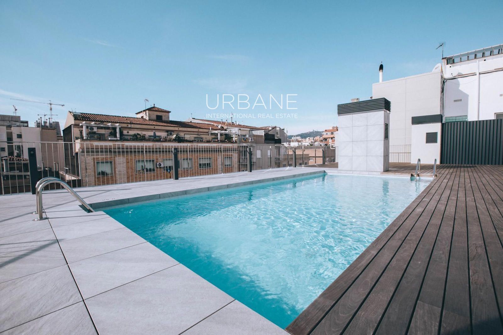 Swimming pool of Flat for sale in  Barcelona Capital  with Air Conditioner, Heating and Parquet flooring