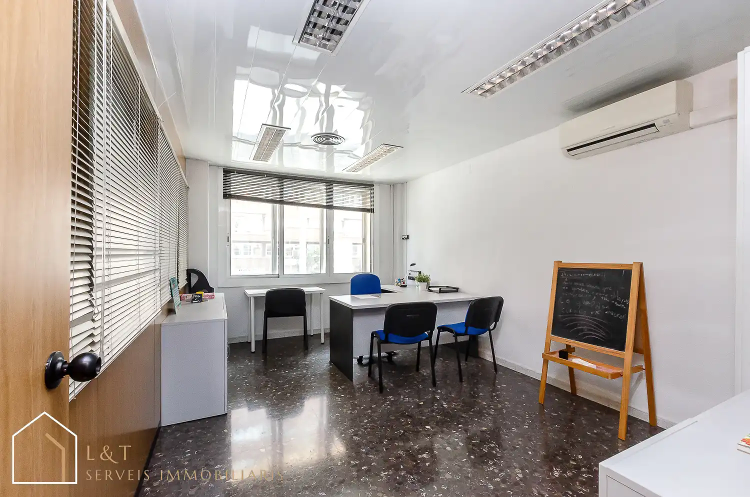 Office space with terrace for sale in Carrer d'Aragó, imagen 5