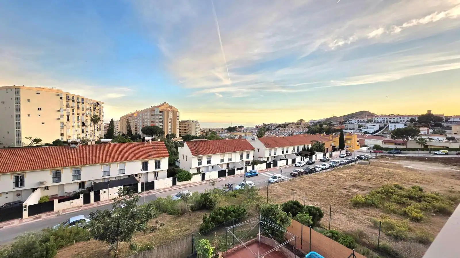 Vista exterior de Àtic en venda en Rincón de la Victoria amb Aire condicionat, Jardí privat i Terrassa