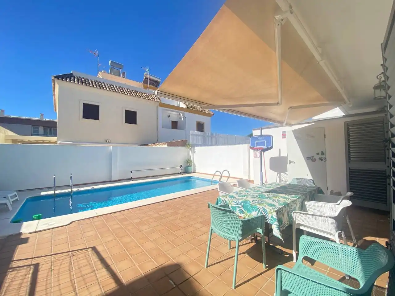 Piscina de Casa o xalet de lloguer en Islantilla amb Aire condicionat, Terrassa i Balcó