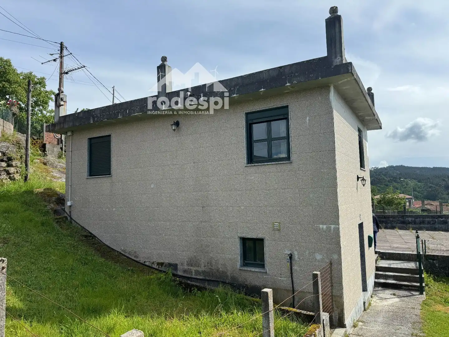 Exterior view of Houses for sale in Covelo  with Storage room and Furnished