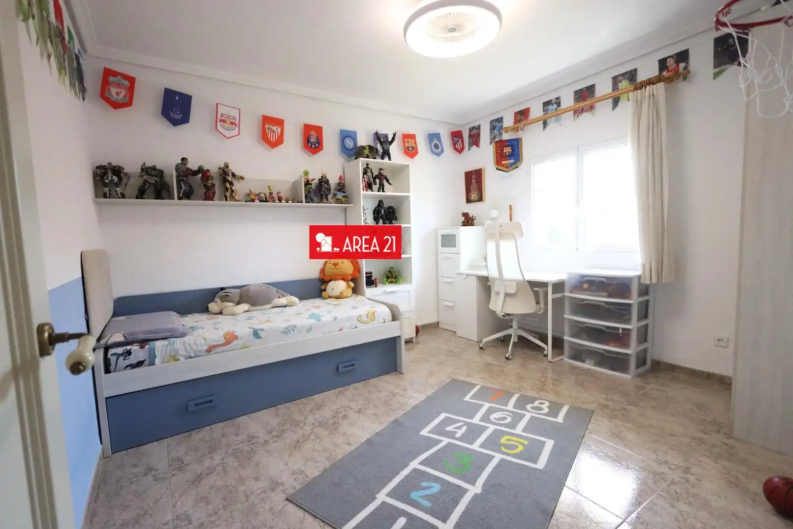 Houses for sale in La Pobla de Vallbona  with Heating, Terrace and Storage room