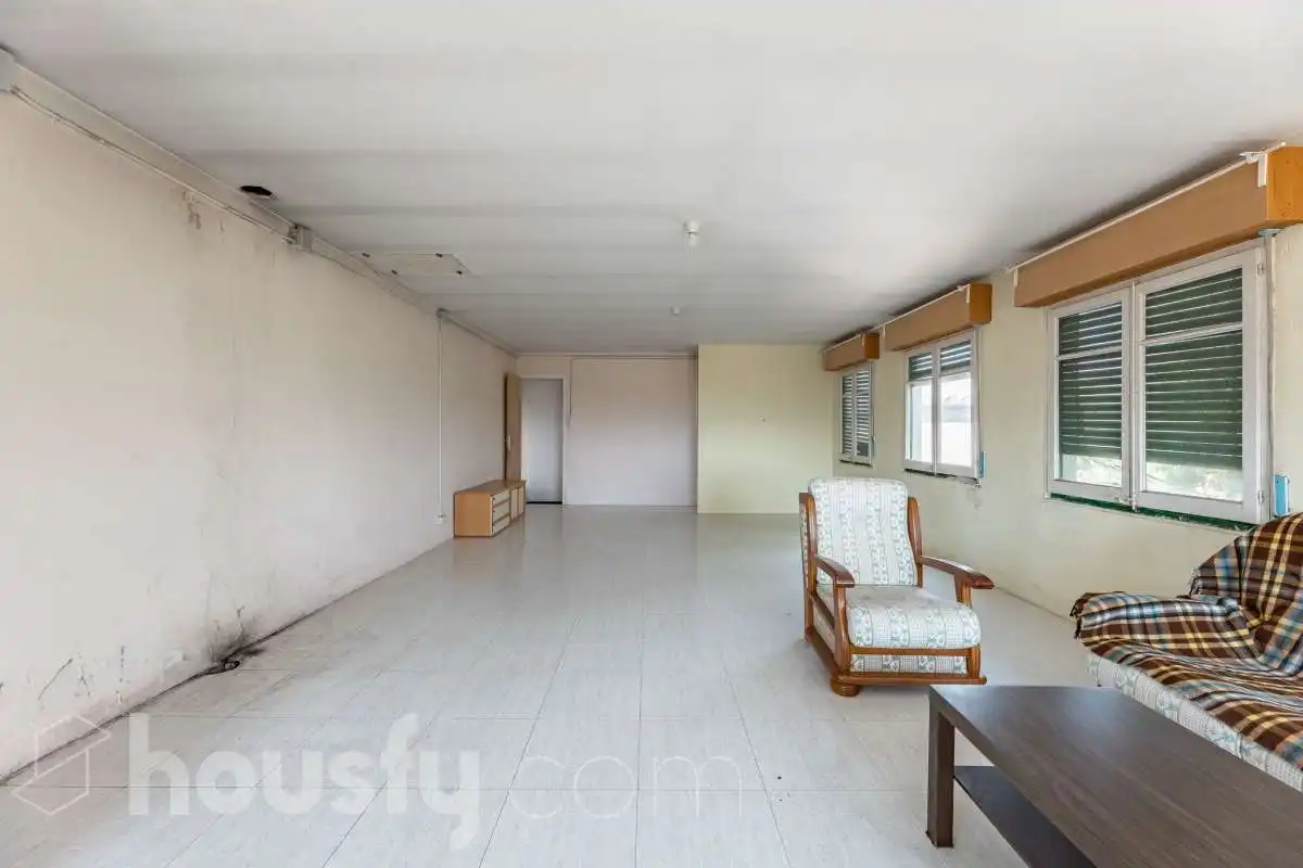Haus oder Chalet zum Verkauf in Torrelavit mit Privatgarten, Terrasse und Balkon
