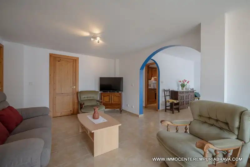 Ground floor for sale in Roses  with Terrace and Storage room