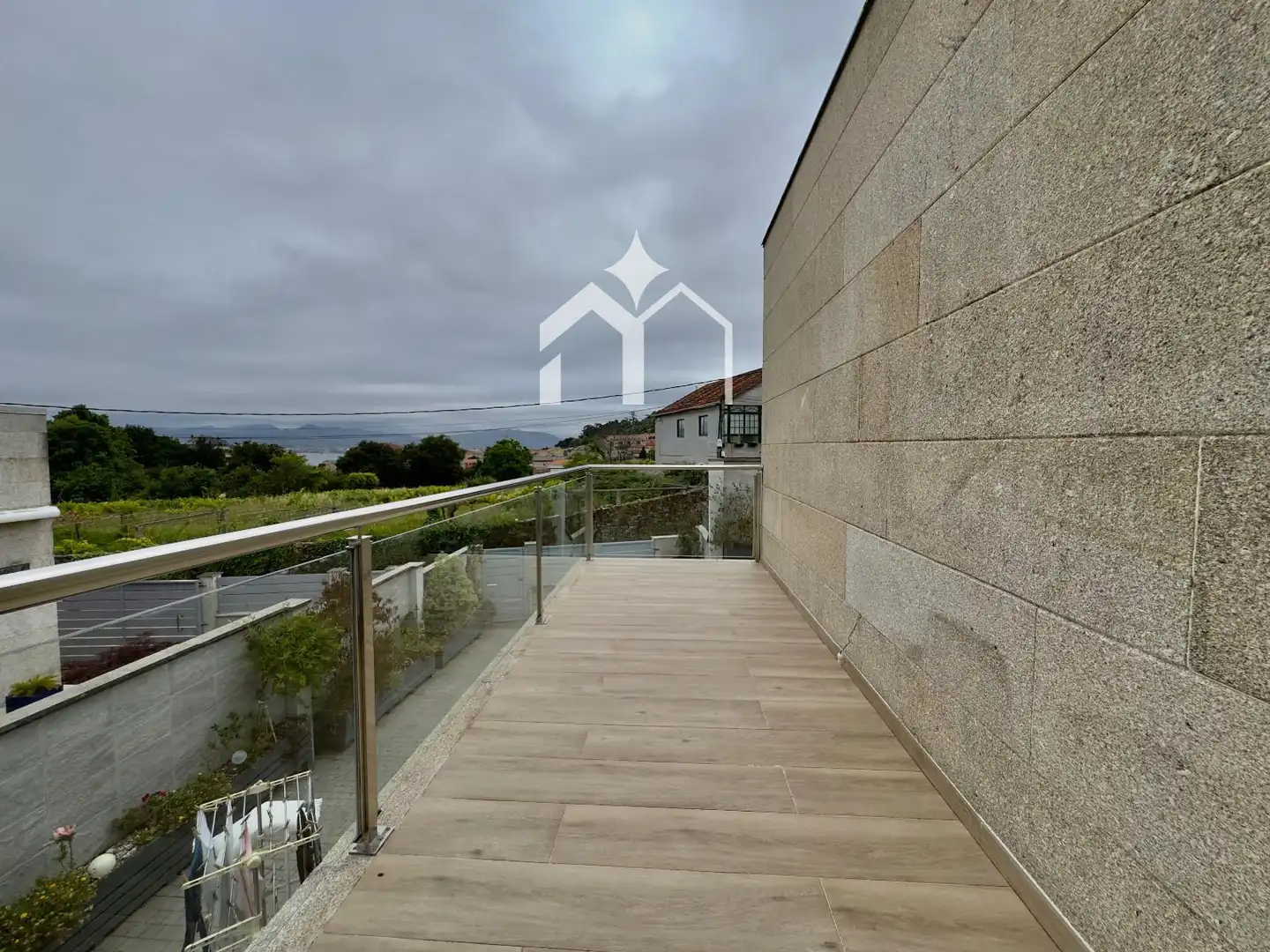Terrassa de Casa o xalet en venda en Cangas  amb Calefacció, Parquet i Terrassa