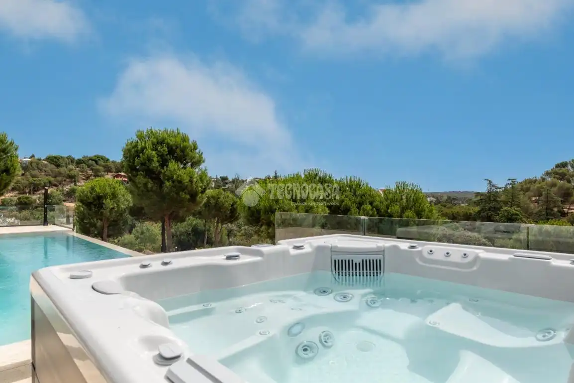 Piscina de Casa o xalet en venda en Torrelodones amb Aire condicionat, Calefacció i Jardí privat