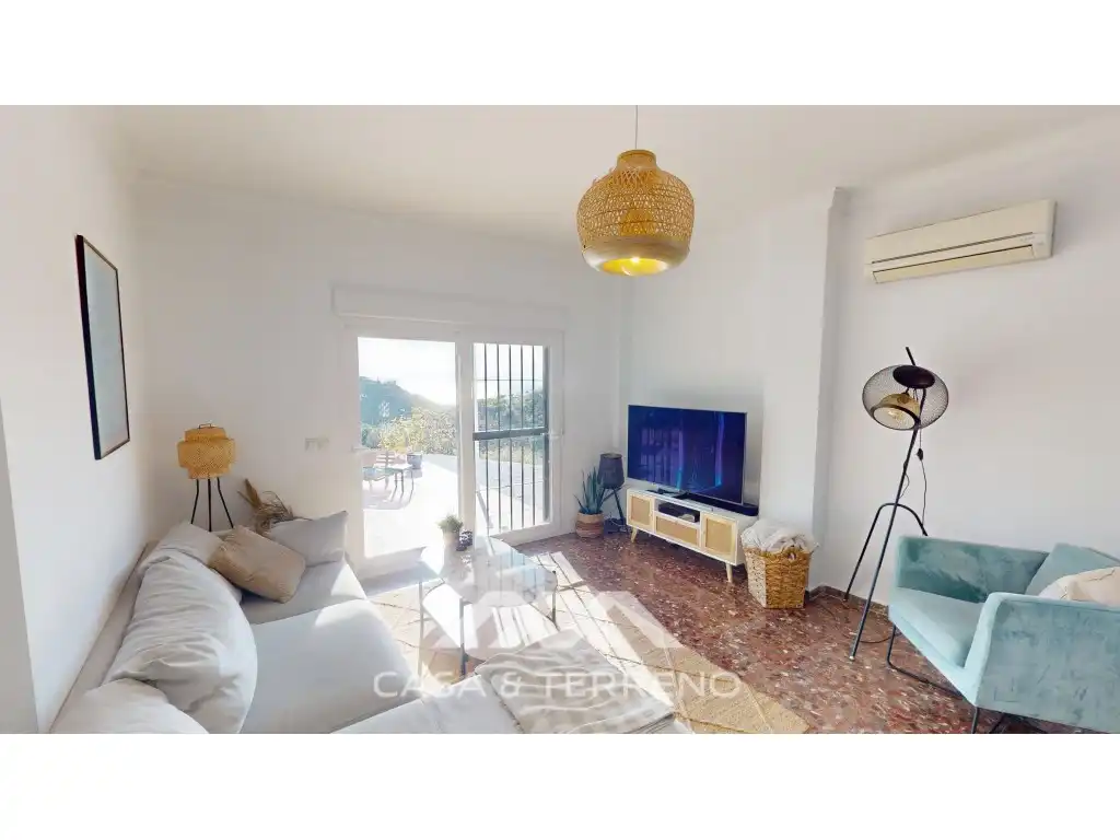 Vista exterior de Casa o xalet en venda en Rincón de la Victoria amb Aire condicionat, Terrassa i Piscina