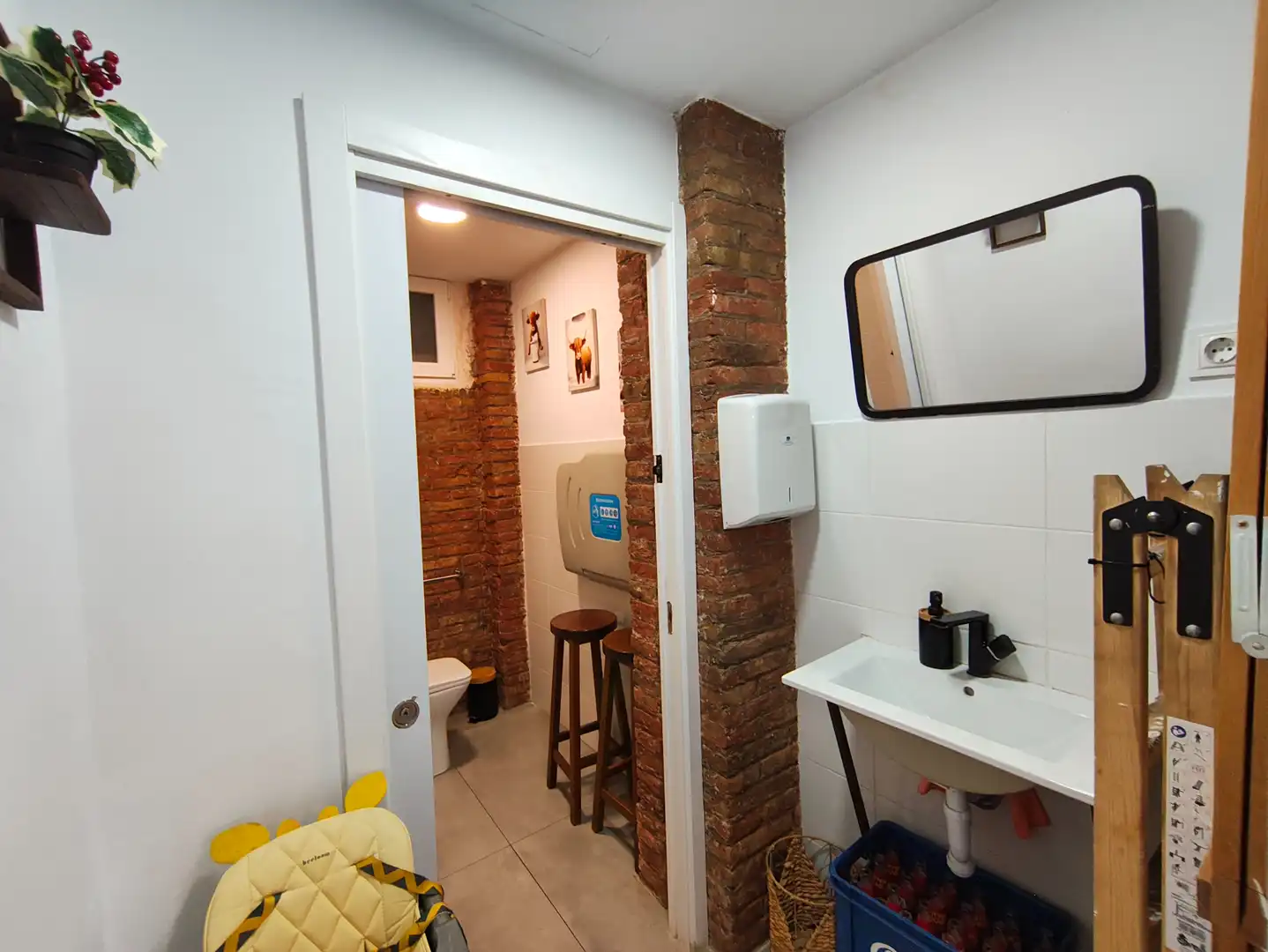 Business premises for transfer in Carrer de les Camèlies 75, imagen 16