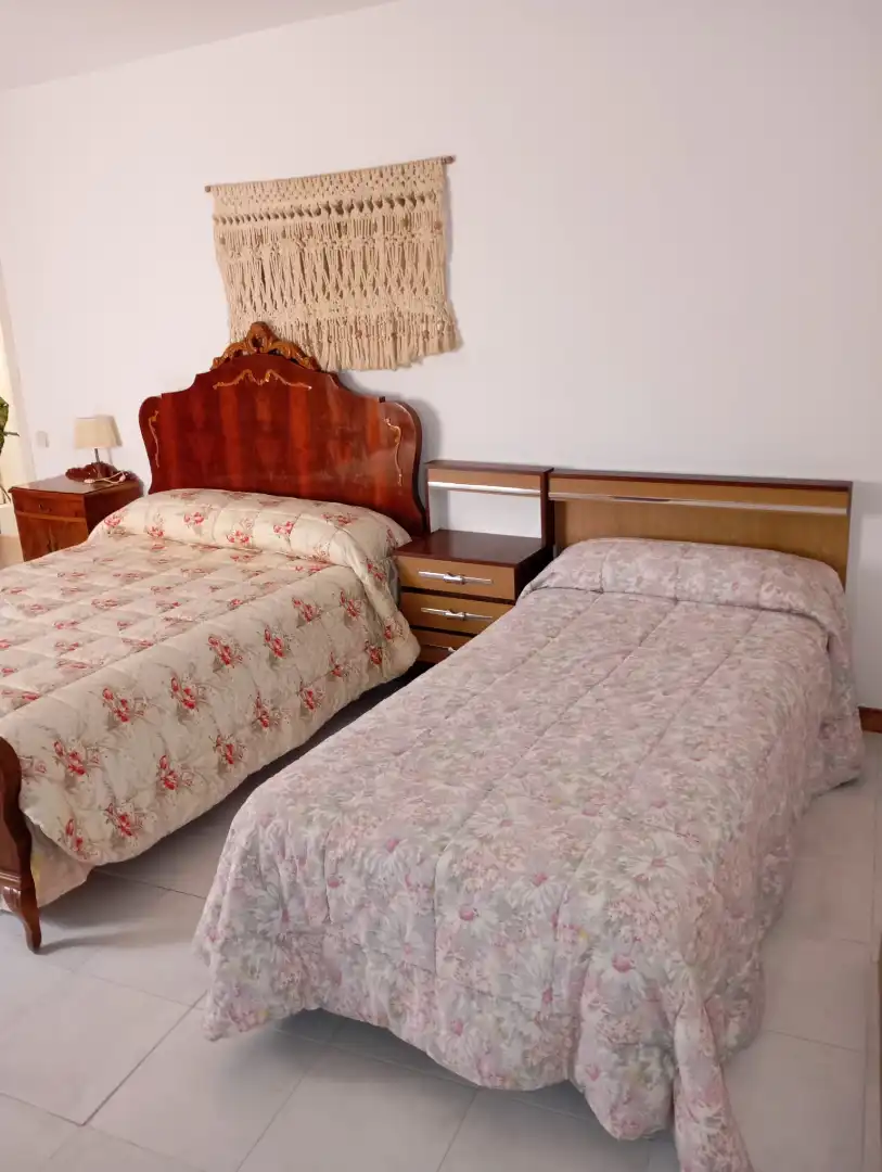 Schlafzimmer von Einfamilien-Reihenhaus zum Verkauf in Lécera mit Abstellraum, Möbliert und Ofen