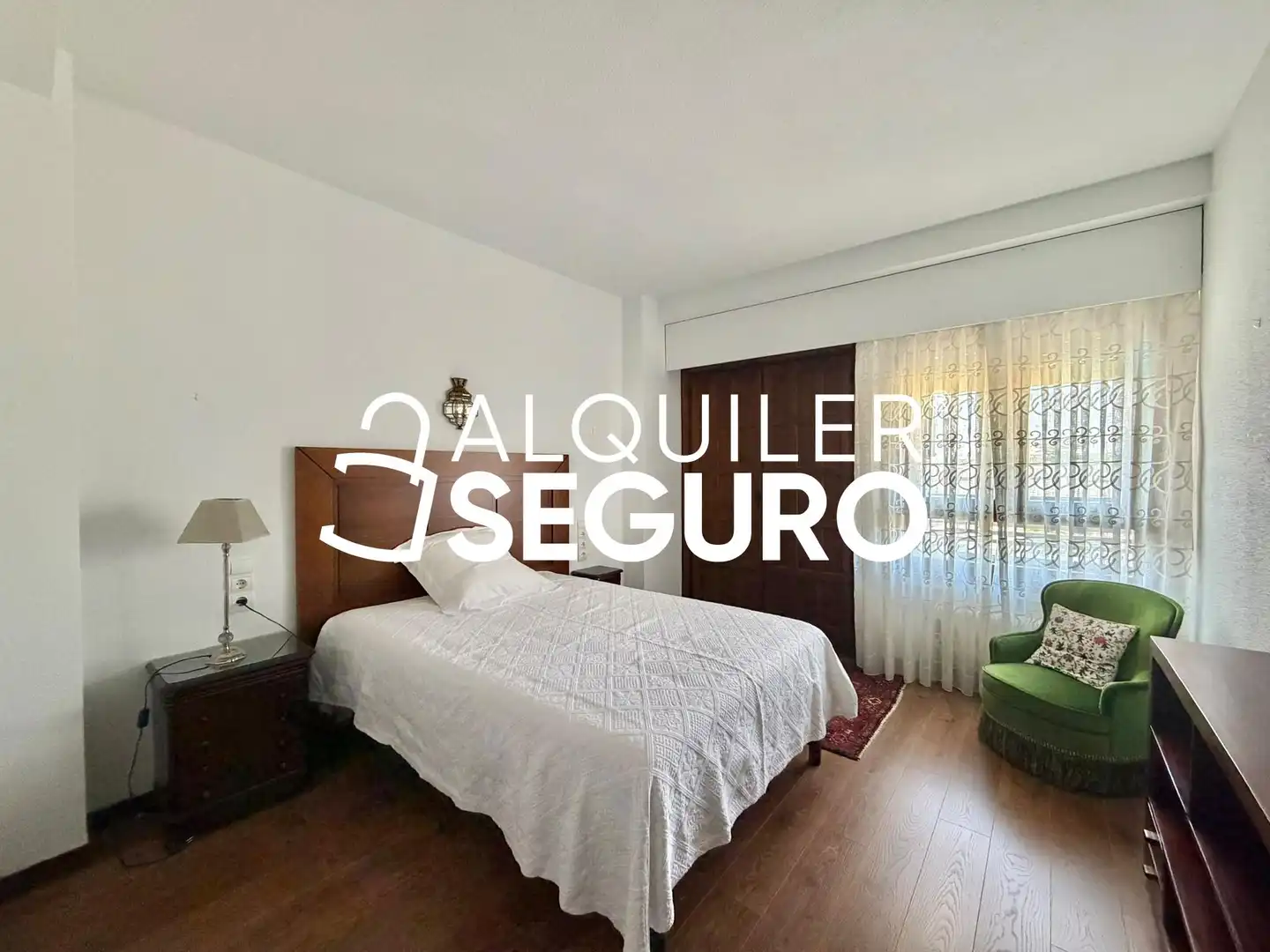 Bedroom of Flat for rent in El Escorial  with Heating, Terrace and Swimming Pool