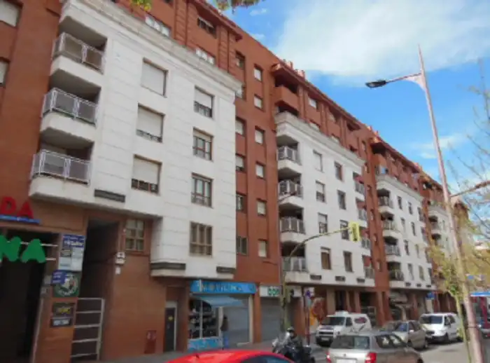 Gewerbefläche zum Verkauf in C/ Zaragoza y Av. Barcelona