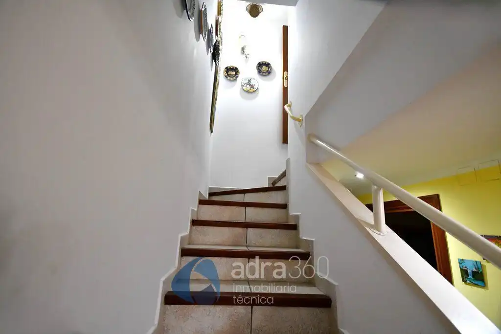 Casa adosada en venta en Lardero con Calefacción, Terraza y Trastero