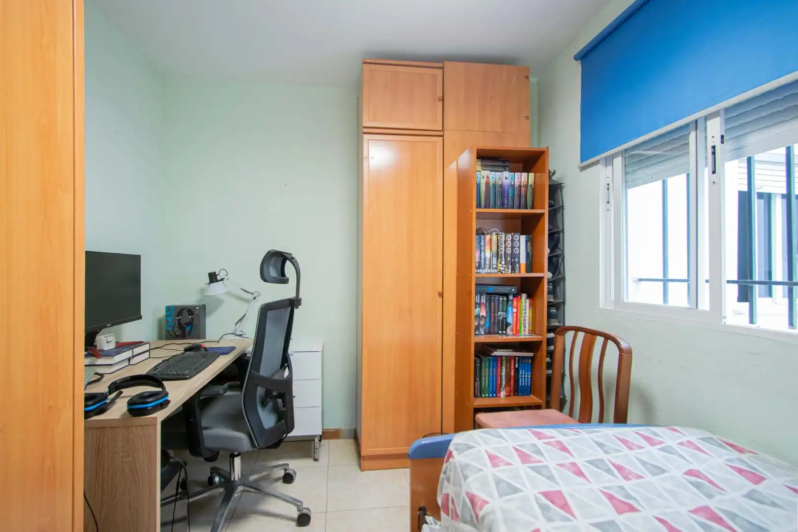 Habitación de Piso en venta en Sevilla con Aire acondicionado, Terraza y Trastero